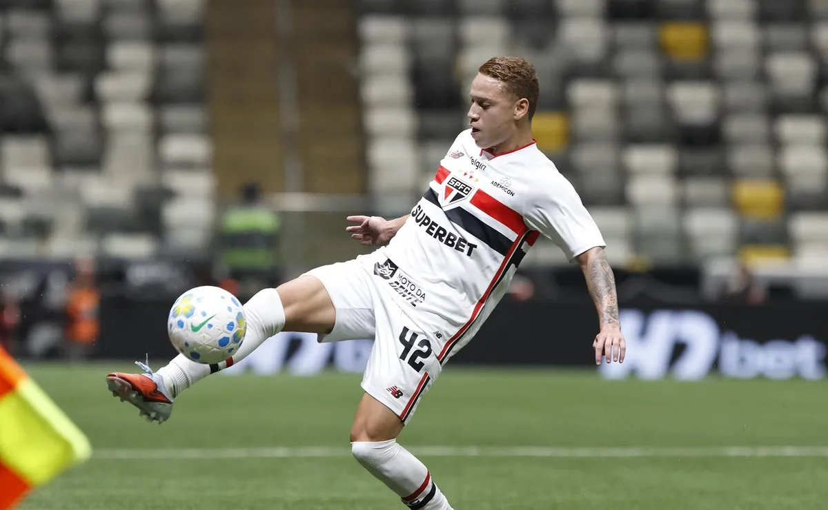 São Paulo pode trazer Maik de volta, e clube vê potencial no lateral