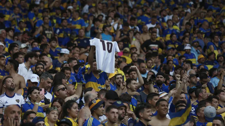 Torcedores do Boca torcem por seu time durante a partida final da Copa Libertadores entre Fluminense e Boca Juniors. (Photo by Ricardo Moreira/Getty Images)