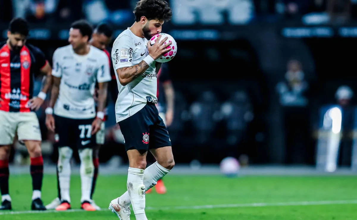 Corinthians: pênalti polêmico em André salva empate com o Vitória e provoca revolta nas redes