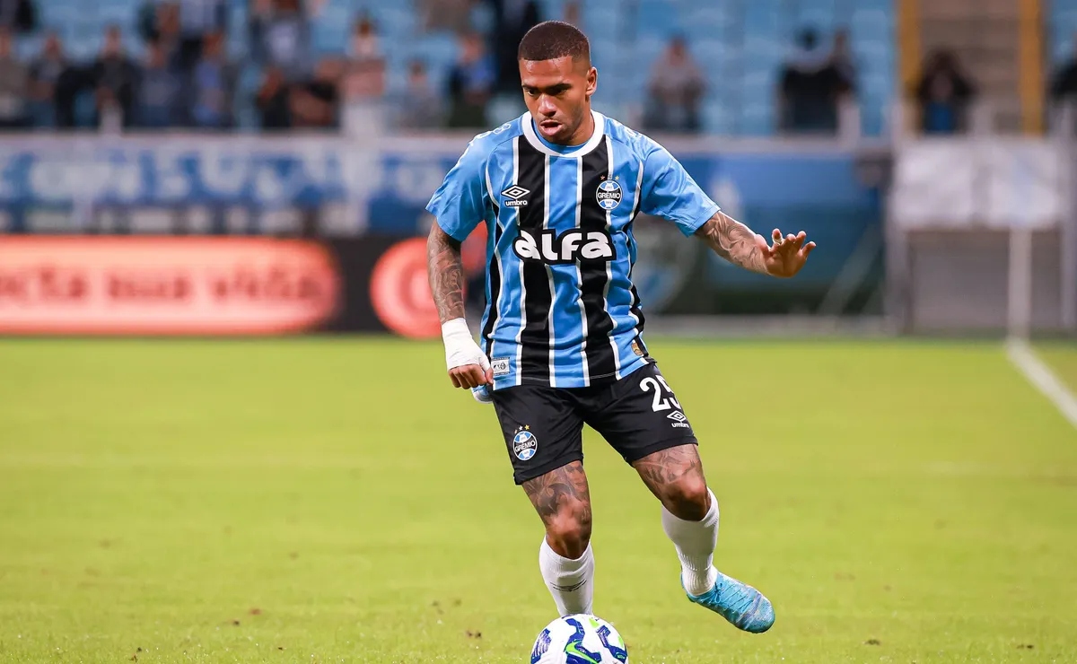 Grêmio fecha acordo na Justiça por dívida por Lucas Esteves e evita bloqueio de premiação na Copa do Brasil