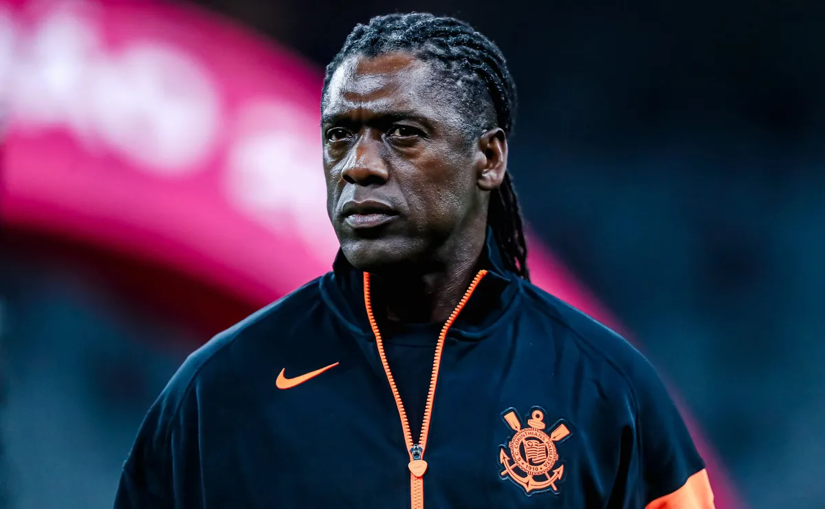 Seedorf vai conversar com todo grupo e atletas individualmente após reprovar postura do Corinthians