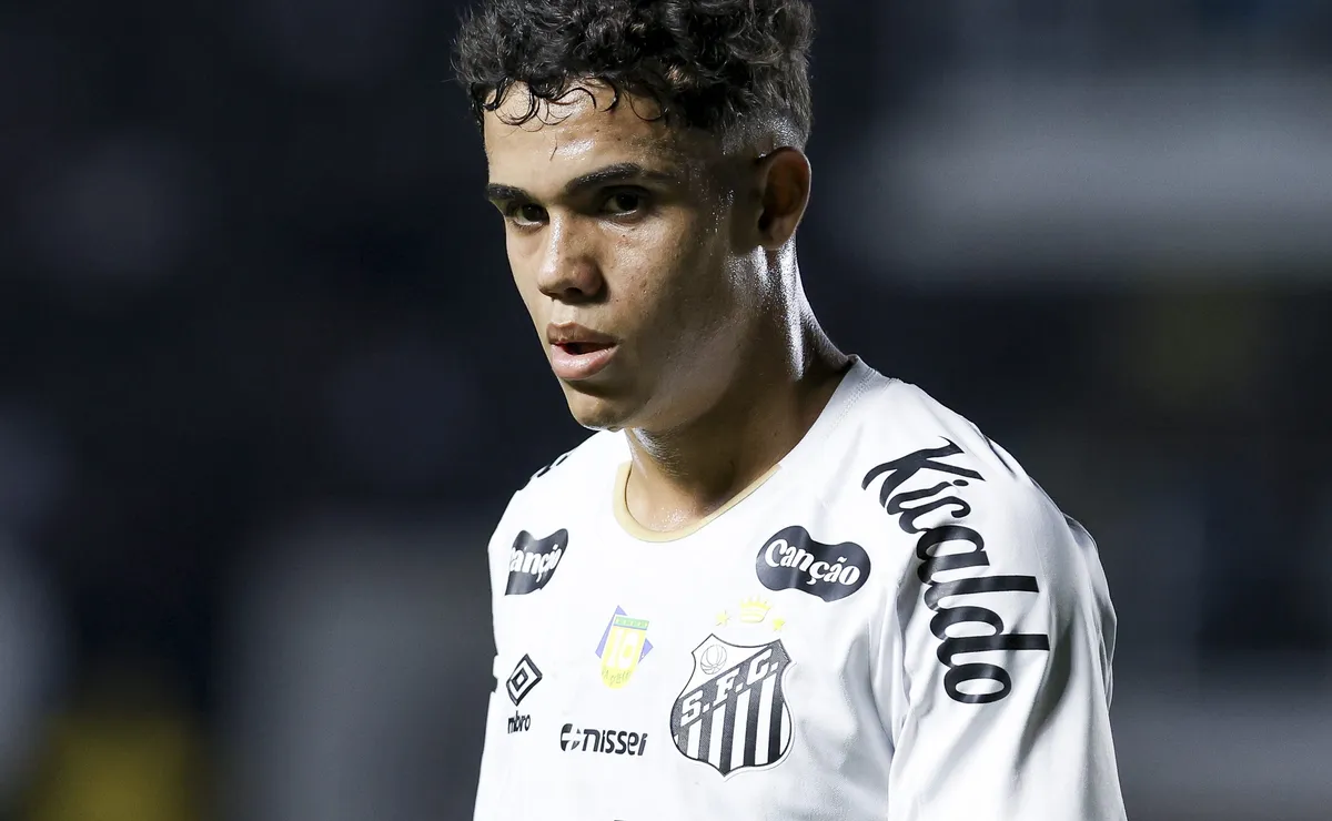 Opinião: Gustavinho brilhou em Fluminense x Santos e teve uma de suas melhores atuações no ano