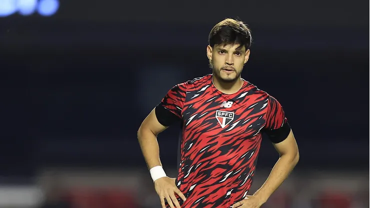 Volante paraguaio se preparando para jogo do Tricolor - Foto: Miguel Schincariol / São Paulo FC