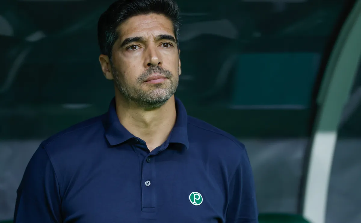 ‘Eu’ à frente de ‘nós’: estudo aponta Abel Ferreira como técnico mais egocêntrico no Brasil
