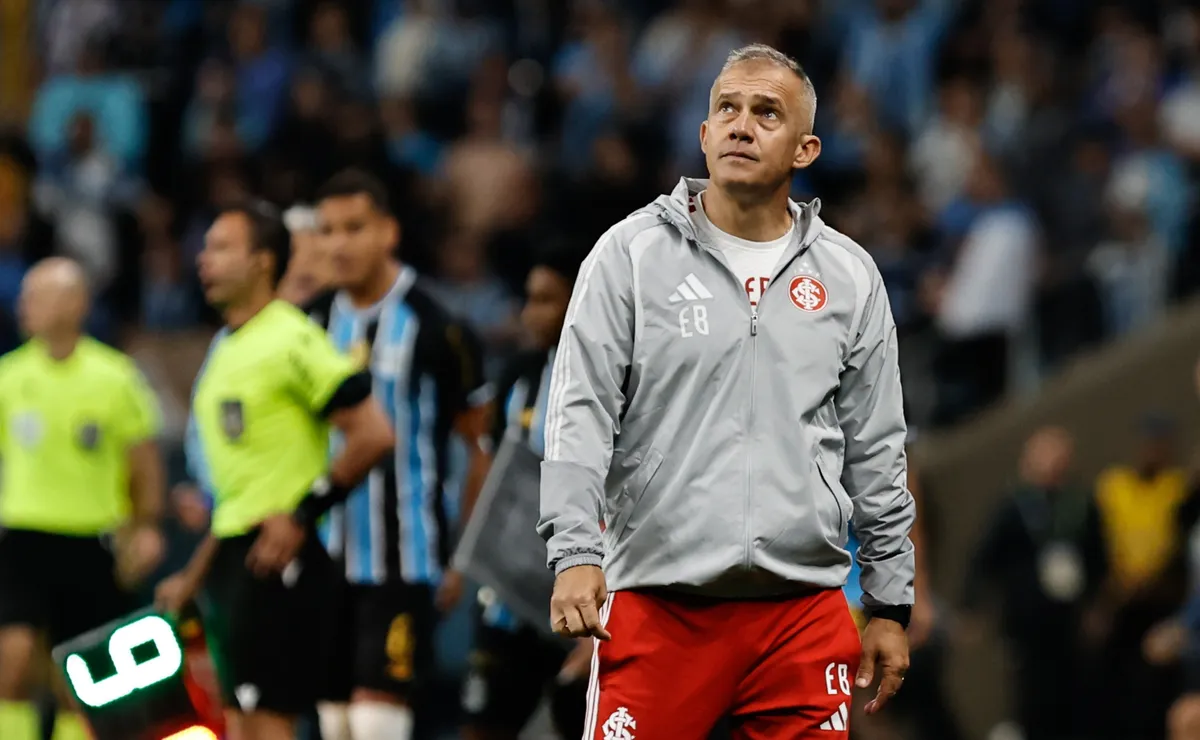Análise: Eduardo Baptista remonta o Internacional após ter quatro suspensos no Brasileirão