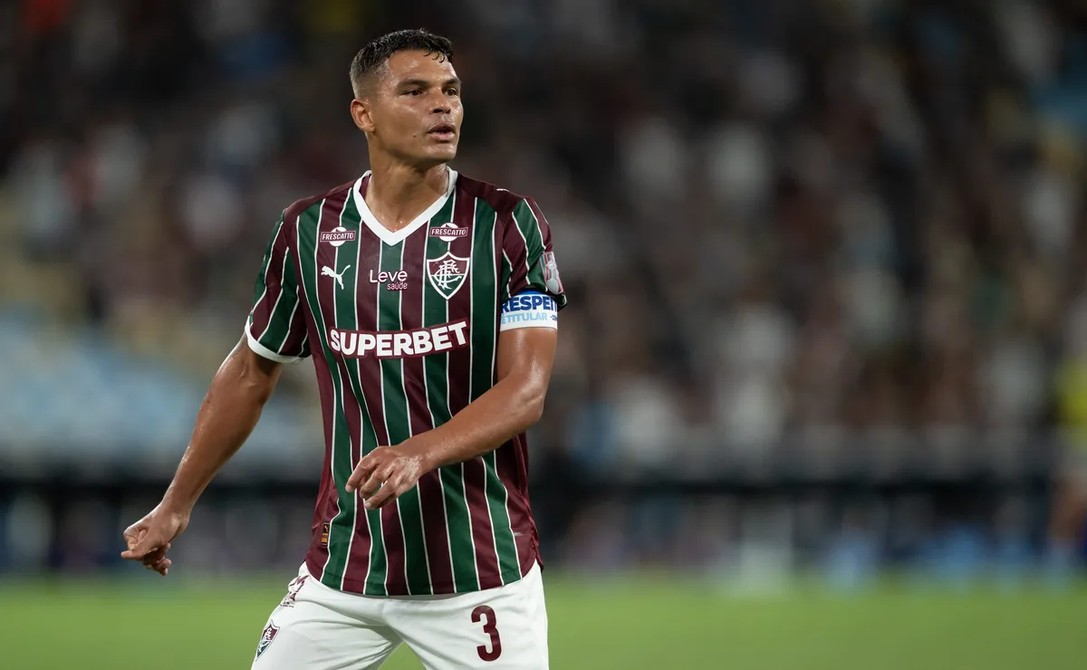 Thiago Silva deve jogar contra o Palmeiras mesmo após críticas à grama sintética