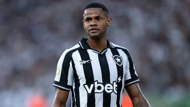 Júnior Santos jogador do Botafogo durante partida contra o Chapecoense. Foto: Jorge Rodrigues/AGIF