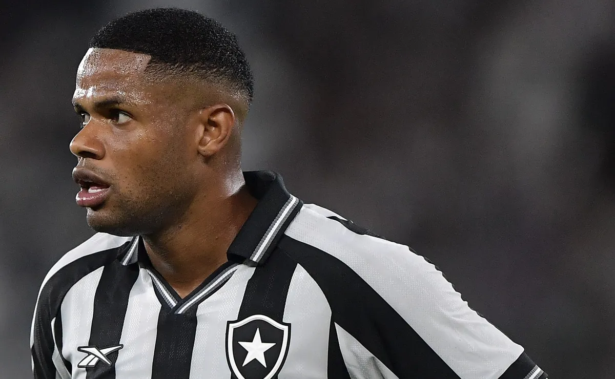 Botafogo cogita devolver Júnior Santos ao Atlético-MG, mas empresário nega contato