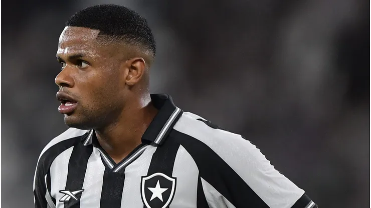 Júnior Santos jogador do Botafogo durante partida contra o Racing. Foto: Thiago Ribeiro/AGIF