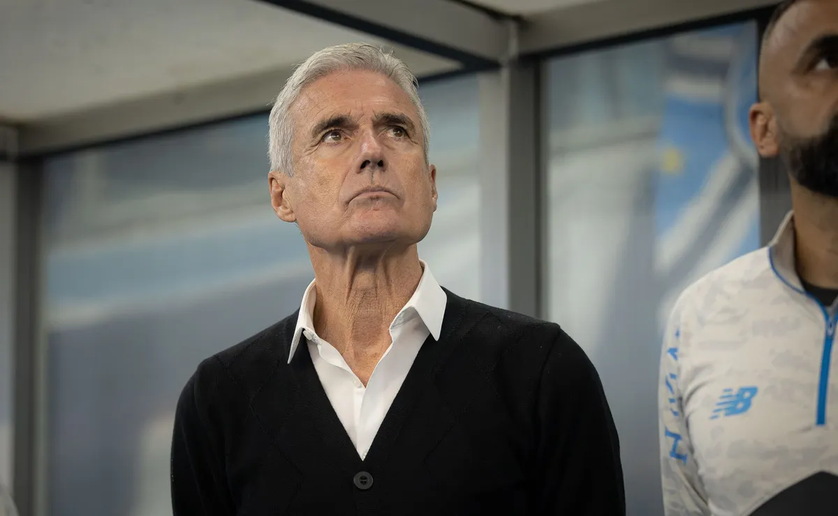 Grêmio busca acordo por rescisão de Luís Castro e tenta evitar novo colapso financeiro