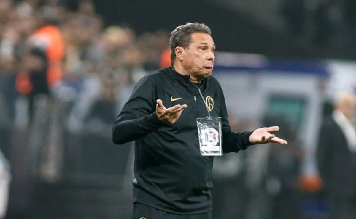 Luxemburgo dispara críticas a Seedorf e se oferece ao Corinthians em momento delicado da temporada