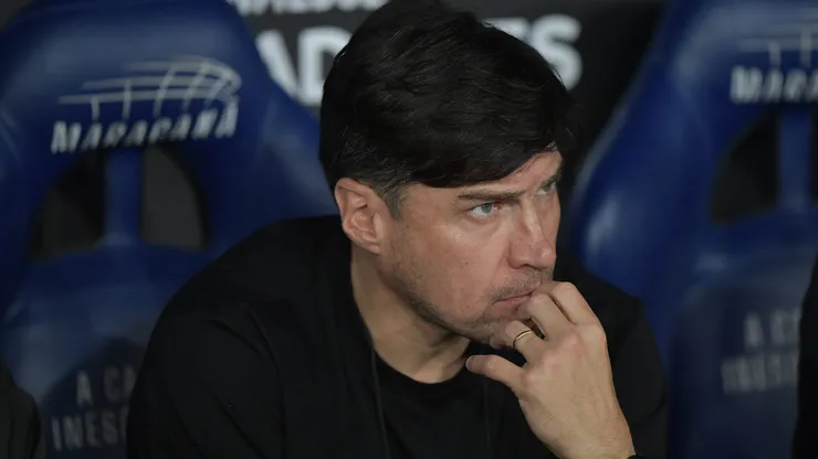 Alexander Medina tecnico do Estudiantes durante partida contra o Flamengo no estadio Maracana pelo campeonato Copa Libertadores 2026.