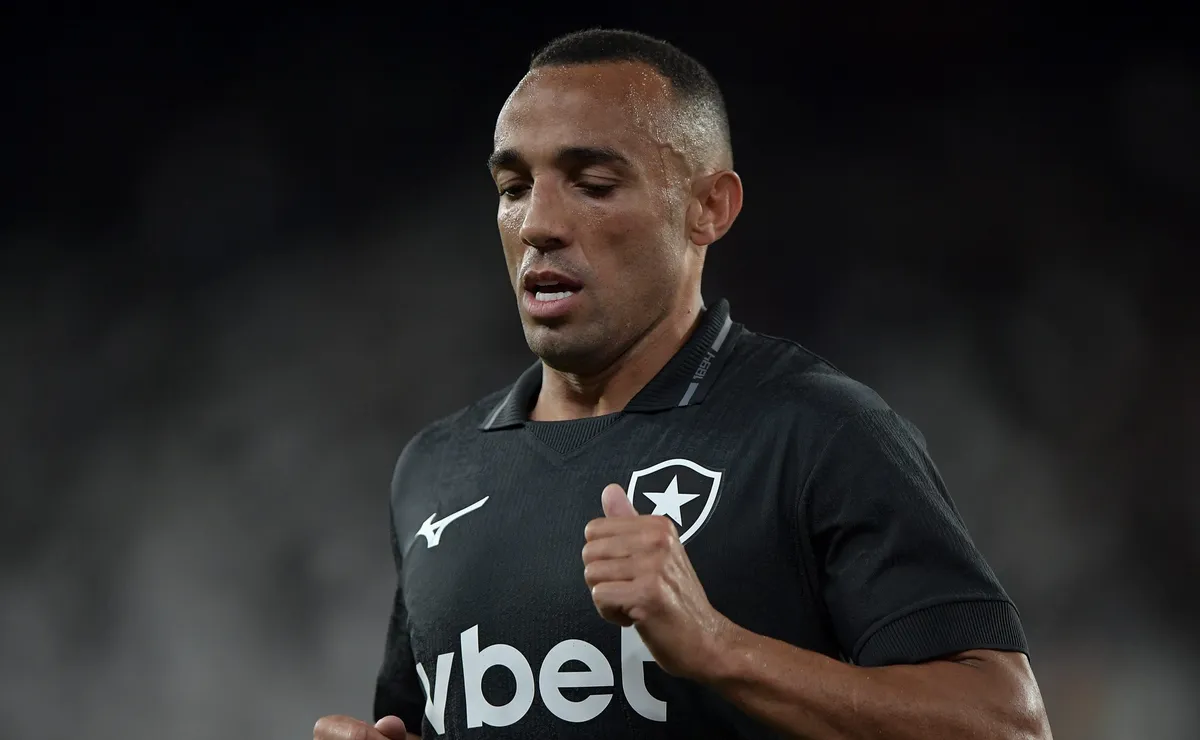 Marçal e Allan voltam a ganhar espaço no Botafogo de Tite, mesmo em final de contrato