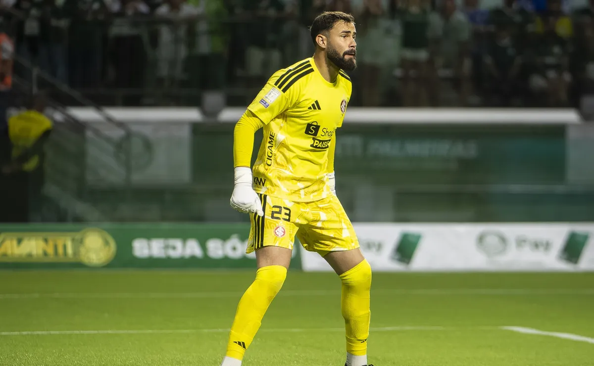 Matheus Cunha é denunciado ao STJD e pode ser suspenso por 3 jogos no Internacional