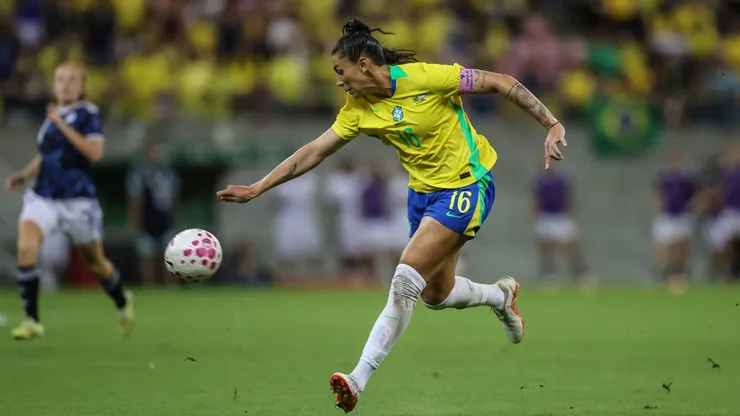 Bia Zaneratto durante partida pela Seleção Brasileira. Foto: Marlon Costa/AGIF
