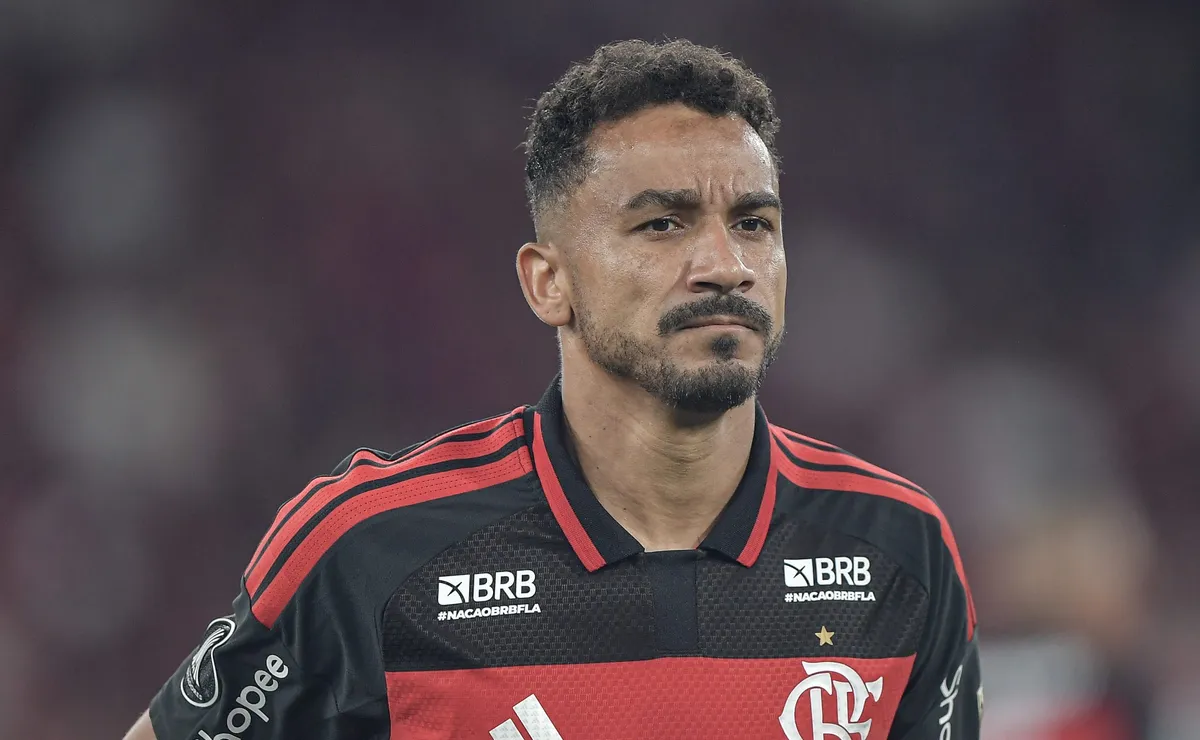 Danilo se pronuncia pela primeira vez após fratura sofrida no Fla-Flu