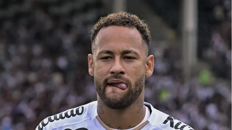 Neymar em campo com a camisa do Peixe diante do Vasco.
