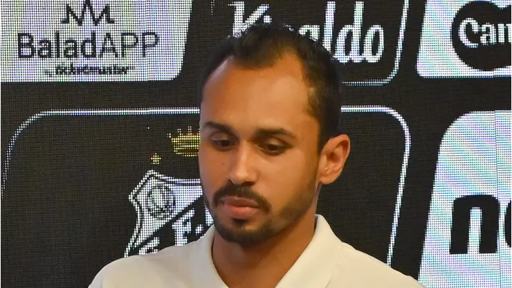 Lima durante apresentação na Vila Belmiro.