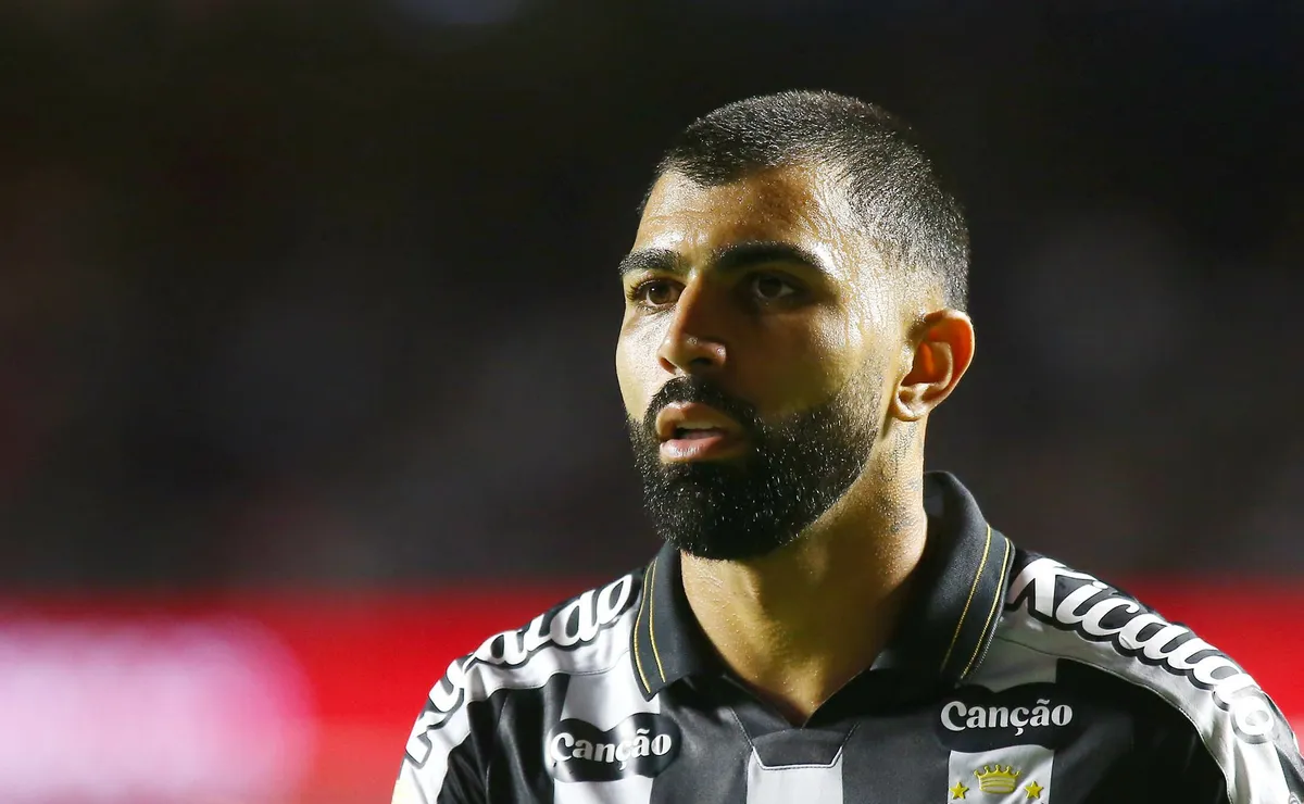 Análise: Santos conversa com Gabigol, mas precisa resolver transfer bans antes de pensar em renovação