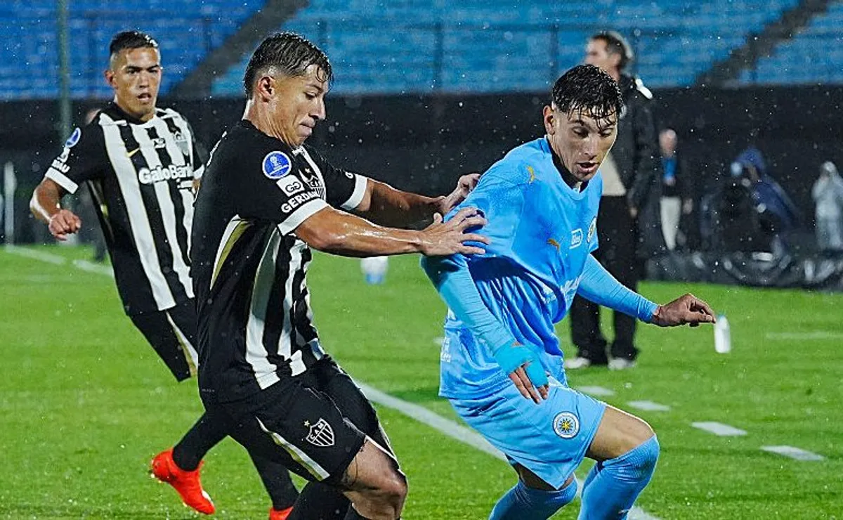 Atlético-MG vacila no fim, sofre dois gols do City Torque, mas se classifica para a final da Sul-Americana