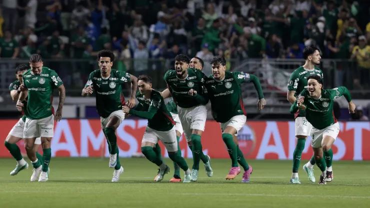 Jogadores do Palmeiras comemoram vitória ao final da partida contra o Fluminense. Foto: Marcello Zambrana/AGIF