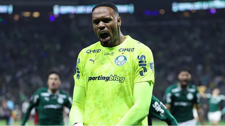 Carlos Miguel celebra a classificação do Verdão após ser o herói da noite - (Photo by Alexandre Schneider/Getty Images)