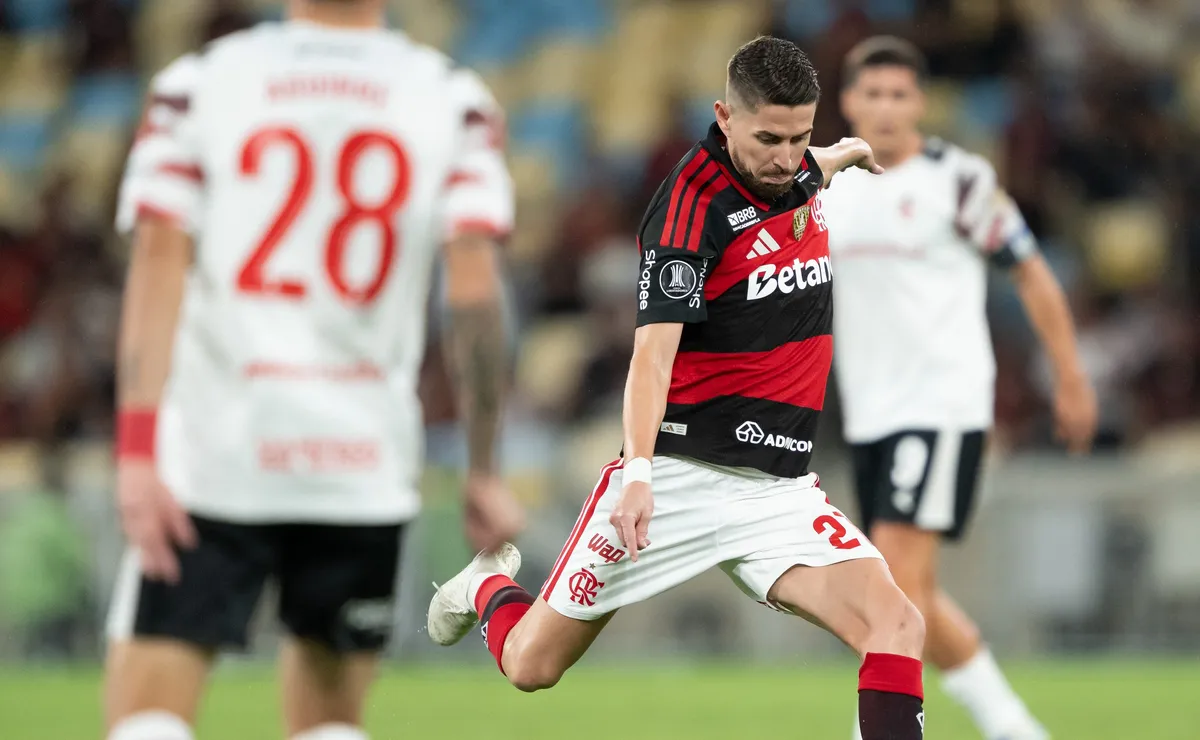 Leonardo Jardim ainda tem dúvida importante no Flamengo diante do Estudiantes