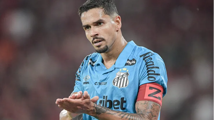 Zagueiro só volta em novembro - Foto: Thiago Ribeiro/AGIF.