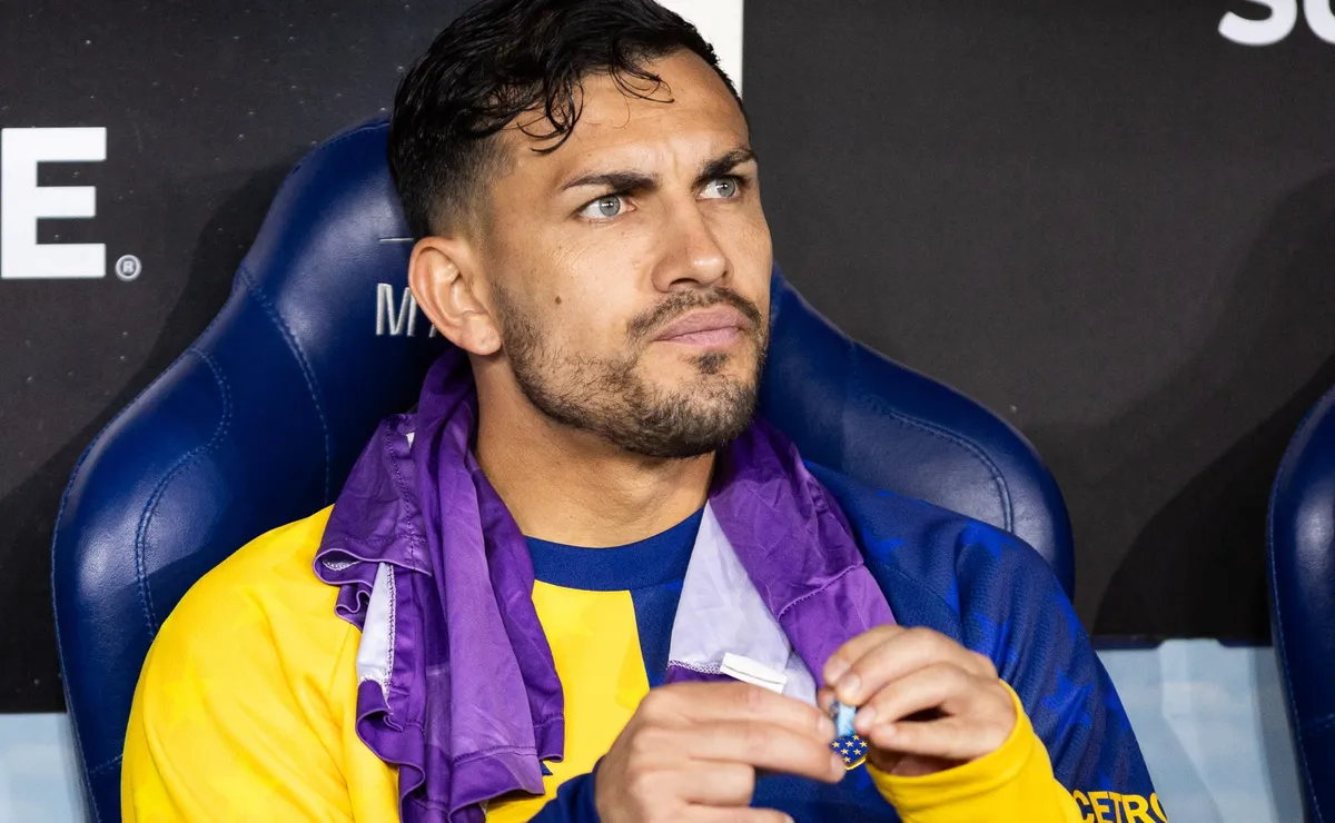 Opinião: Santos até consegue bancar Paredes, mas nem a amizade com Neymar o tiraria do Boca