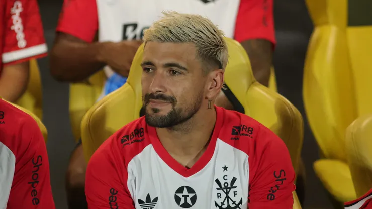 De Arrascaeta jogador do Flamengo durante partida contra o Mirassol no estádio Jose Maria de Campos Maia pelo campeonato Brasileiro A 2026.