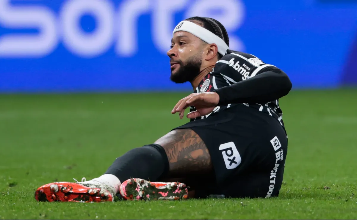 Análise: Craque Neto debocha de Memphis Depay com toda razão após lesão confirmada pelo Corinthians