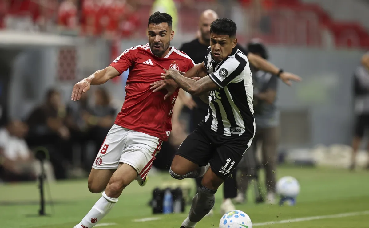 Internacional precisa vencer o Botafogo e depende de tropeço do Corinthians para sair do Z-4