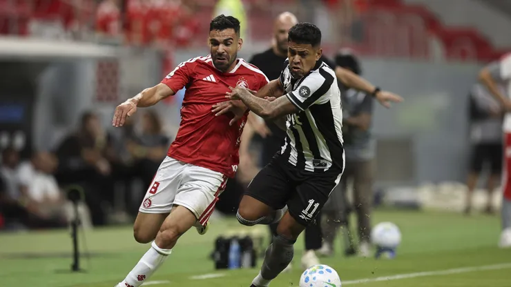 Inter precisa de uma vitória contra o Botafogo. Mateus Bonomi/AGIF.