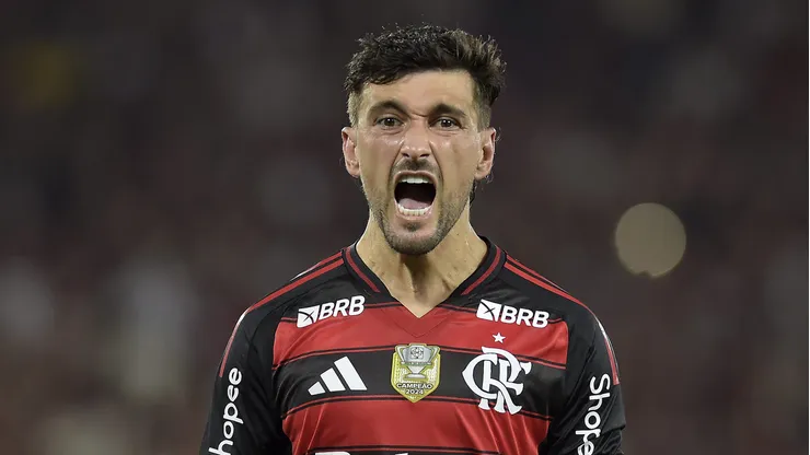 Arrascaeta jogador do Flamengo e dono da camisa 10 durante partida