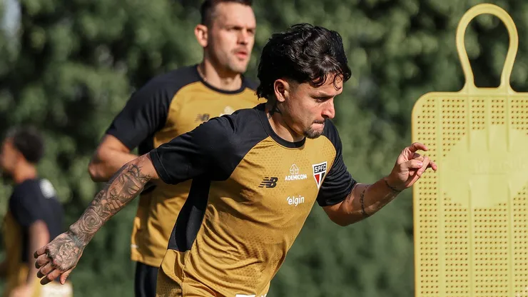 Atacante está com dores nas costas - Foto: Erico Leonan / São Paulo FC