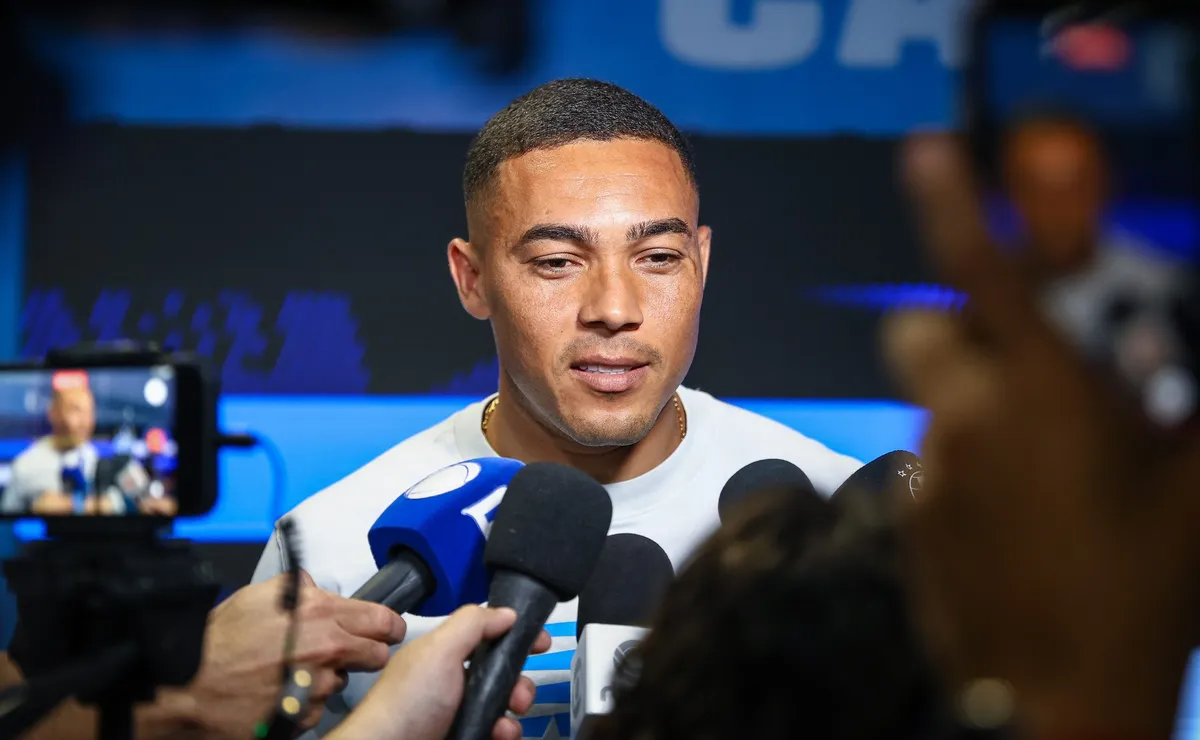 Carlos Vinícius abre o jogo sobre o Atlético-MG e foca em salvar o Grêmio