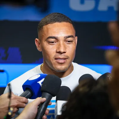 Carlos Vinícius fala sobre interesse do Atlético-MG e projeta reta final