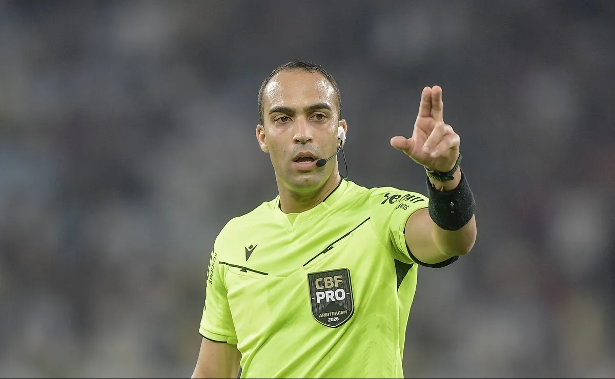 Internacional tem possível gol interrompido por apito de Davi de Oliveira Lacerda contra o Botafogo