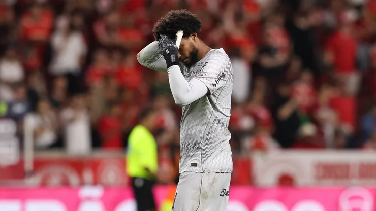 Hugo Souza falha em gol de Pumita - Pedro H. Tesch/Getty Images