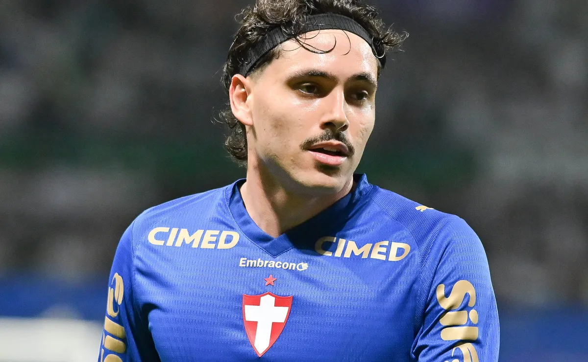 Palmeiras perde pênalti com Sosa, marca com Maurício e expõe contradição no ataque contra o Bragantino