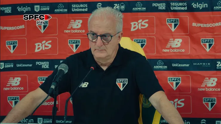 Técnico em coletiva - Foto: Reprodução/SpfcTV