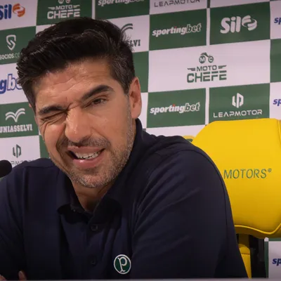 Após vencer o Bragantino, Abel cita “asteriscos” e alfineta o Flamengo