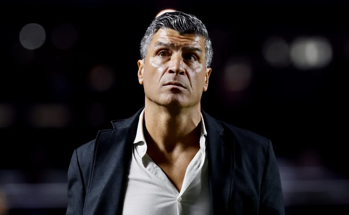 Pedro Emanuel analisa Vasco x Flamengo e reconhece diferença entre os clubes