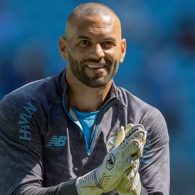 Santos monitora situação de Weverton, goleiro do Grêmio