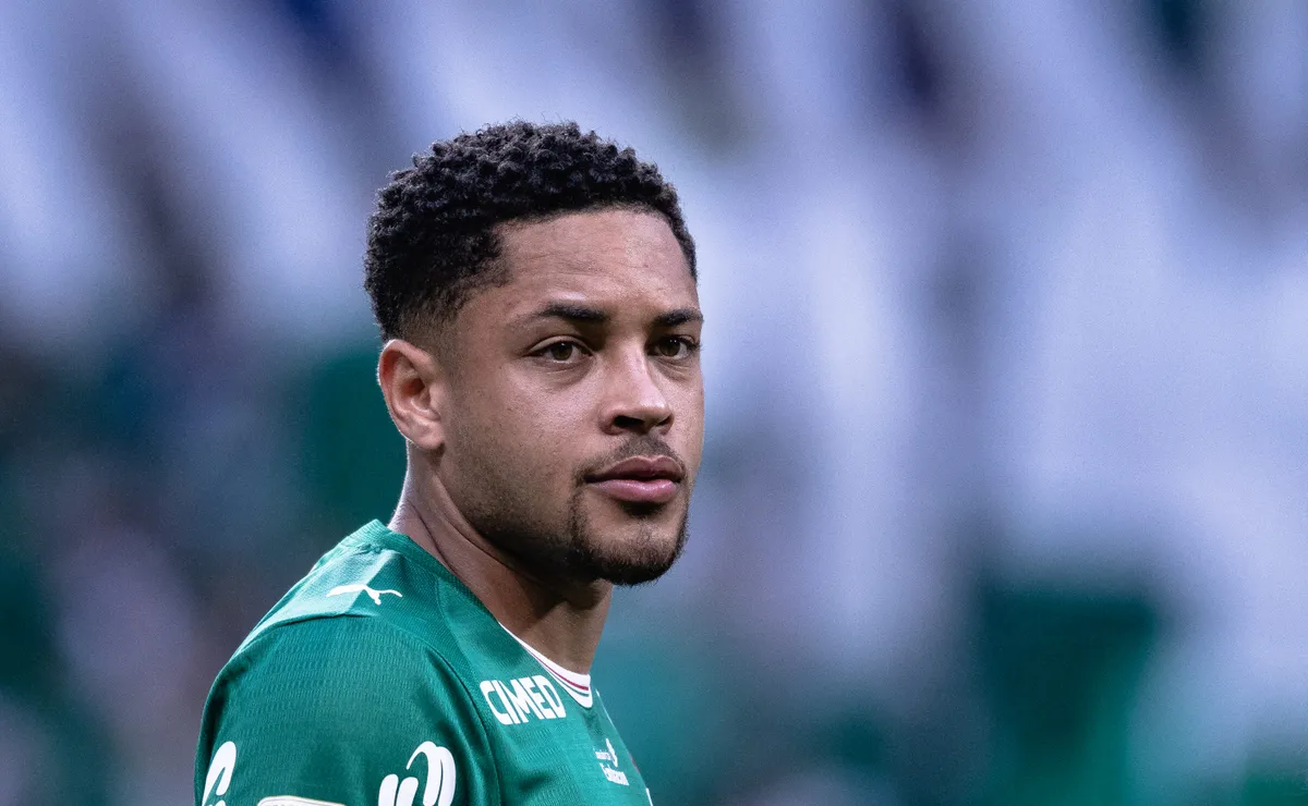 Vitor Roque evolui em recuperação de tornozelo e deve reforçar Palmeiras contra o Santos