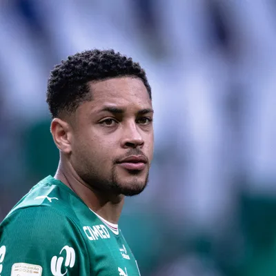 Vitor Roque evolui em recuperação e deve reforçar Palmeiras contra Santos