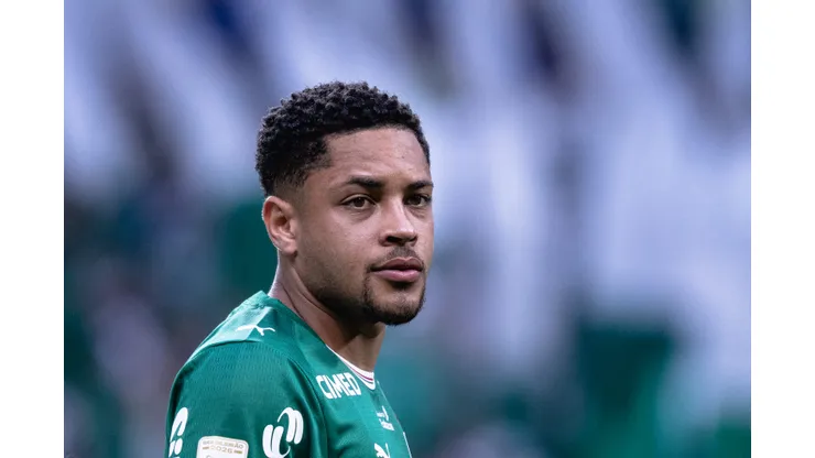 Vitor Roque avançou em recuperação e deve reforçar Palmeiras de Abel esta semana - Foto: Ettore Chiereguini/AGIF