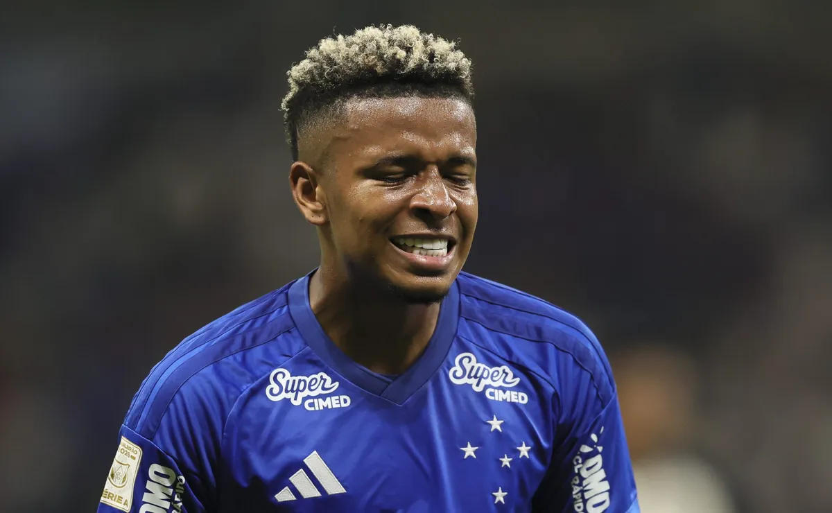 Arroyo não deve ser desfalque do Cruzeiro no clássico contra Atlético-MG após ser substituído contra Remo