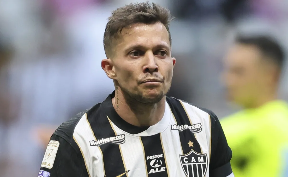 Bernard vê Flamengo abalado para confronto diante do Atlético-MG no Brasileirão: “Machuca bastante”