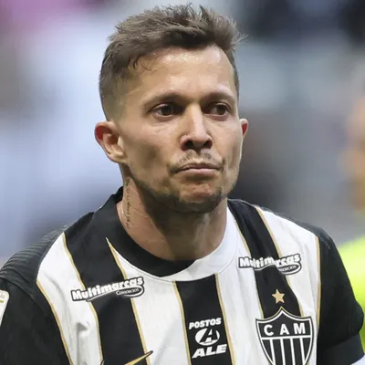 Bernard enxerga Flamengo vulnerável e abalado após eliminação